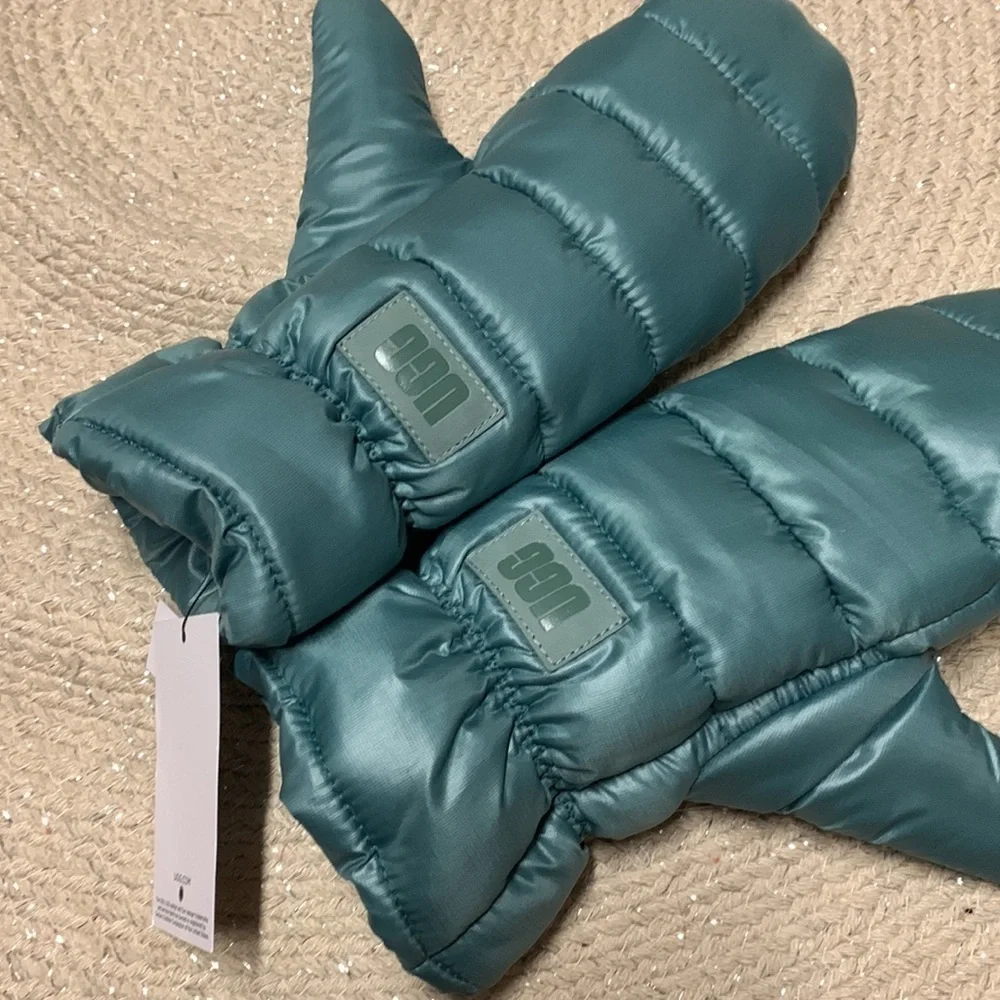 UGG Puff yea gloves new with tags green s/ m